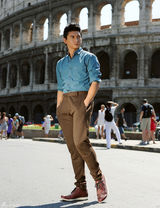 组图：吴奇隆街拍大集合 多款造型帅气登场