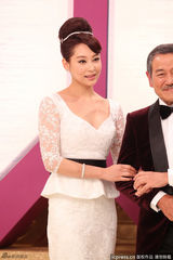 组图：刘丹天鹅绒西装亮相 获儿媳杨幂拉票