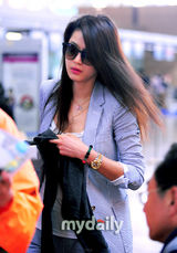 组图：全智贤金慧秀赴香港拍新片 任达华将加盟