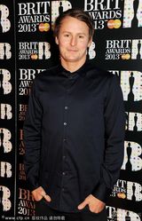 组图：2013全英音乐奖男星帅气亮相红毯