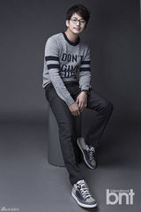 组图：朴施厚曝新年首批写真 休闲调皮抢眼球