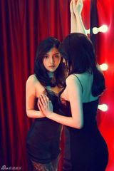 组图：徐冬冬迷幻写真黑色蕾丝诱惑动人