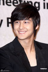 幻灯组图：韩版F4成员金范赴台湾举行粉丝见面会