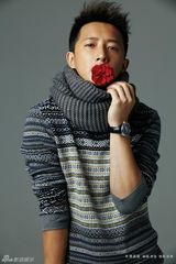 组图：韩庚登杂志封面 坦言做歌手是缘分