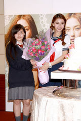 幻灯图：黄晓明绯闻女友校服装扮 清纯似张柏芝