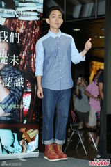 组图：林宥嘉出席新书签售 不承认与邓紫棋游学