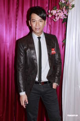 组图：廖碧儿郭晋安等为《依家有喜》试造型 