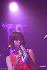 组图：新组合Robynn&Kendy香港开唱