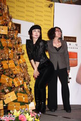 组图：潘迎紫现身辟谣死讯 代言吸金秀好材