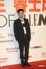 组图：贾静雯邓超应采儿等出席活动