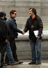 组图：阿汤哥戎装现身《杀戮轮回》伦敦片场