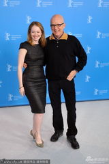 组图：《到达月球》发布 奥托搂导演布鲁诺亮相