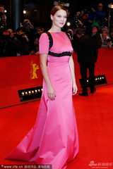 组图：柏林电影节开幕 《阿黛尔》赛杜粉裙熟女