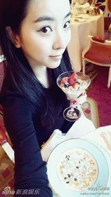 组图：李思思生活照曝光 一改春晚范儿变萌少女