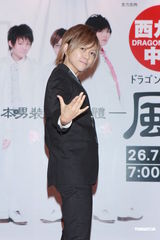 组图：日本团体风男塾现身香港 伪男造型吸引粉丝