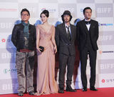组图：范冰冰携手王力宏亮相釜山电影节开幕红毯