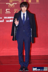 组图：《2012SBS演技大赏》孙贤株夺魁