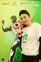 高清图：黄奕安徽资助贫困生 闻青海地震愿领养儿童