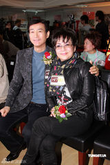 幻灯图：郑少秋不知欣宜与男友分手 米雪捧场活动