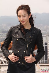 组图：郑元畅王阳明新剧为张钧甯楼顶单挑