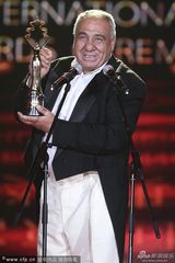 组图：《父辈足迹》西蒙恩获最佳男配跪地庆祝