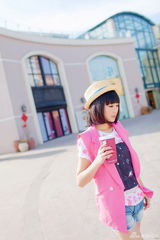 组图：王思思春日写真曝光 时尚着装清纯可爱