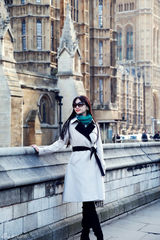 组图：启星伦敦街拍变身爱丽丝 街头感受伦敦文化