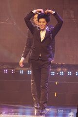 组图：韩男团帝国之子演唱会 劲歌热舞引爆现场