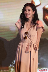 组图：林志玲女神装墨镜坠胸 蔡依林与猛男热舞