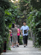 组图：陈赫亮相北五环 考察别墅群欲购豪宅