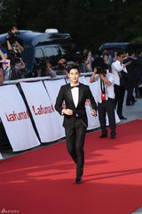 独家高清：又是一年百想红毯 众星云集争奇斗艳