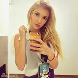 组图：美18岁女孩酷似迪士尼冰雪女王 金发大眼