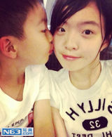 组图：王中磊爱子私照曝光 爱与姐姐嘟嘴亲亲