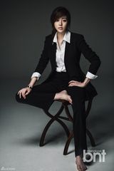 组图：韩星姜素拉拍写真 演绎清新冷艳魅惑