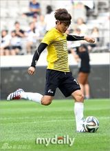 组图：《艺体能》友谊赛 李起光受伤被抬下场