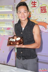 组图：周家蔚为儿子弃事业 陈庭欣愿做房奴