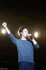 组图：JYJ三兄弟台湾开唱 全场合唱《十年》