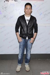 组图：四影帝齐现身为好友站台 窦靖童力挺干妈