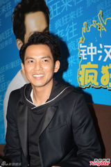 组图：钟汉良被催婚不着急 获父母现身捧场