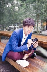 组图：叶祖新休闲商务写真 展韩风悠闲时光