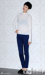 组图：少女时代Sunny助阵派对 白裙显清纯可爱