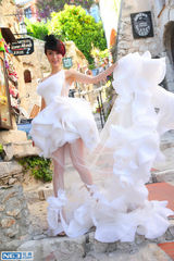 组图：金巧巧戛纳拍唯美写真 白纱掩映曲线玲珑