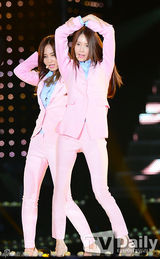 组图：众星助阵梦想演唱会 嗨唱夏日不眠夜