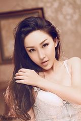 组图：周诗雅闺房照曝光 清凉夏日清纯魅惑