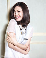 组图：童蕾街拍轻熟女风尽展小资风情