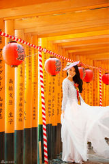 组图：孟丽写真多样风格演绎个性青春