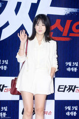 独家：崔丹尼尔宣传新片戴眼镜似哈利波特