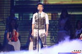 组图：多变哈林(庾澄庆)唱金曲 登小巨蛋万人同欢