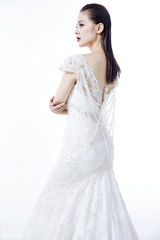 组图：王力可时尚婚纱大片 高贵冷艳吸眼球