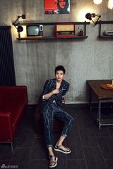 组图：高云翔潮范十足大片 随性本色表情迷人